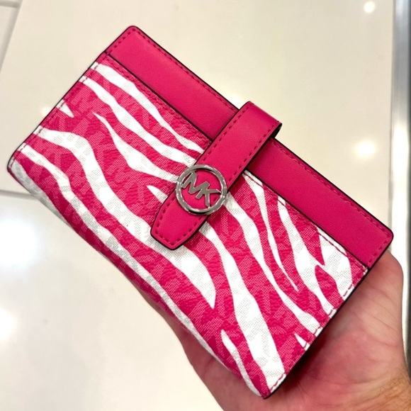 Michael Kors Greenwich Medium Signature Logo Wallet Dragonfruit Multi - Picture 1 of 6